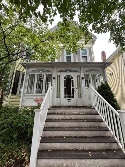 90 Central St, Somerville, MA, 02143-1227 | Card Image