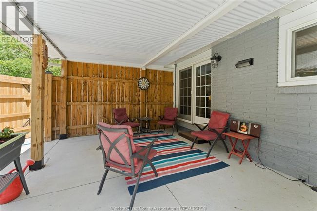 1568 St Gabriel Crt, Home with 3 bedrooms, 2 bathrooms and null parking in Windsor ON | Image 33