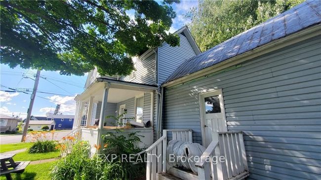 427 Victoria St, Home with 3 bedrooms, 2 bathrooms and 4 parking in Cardinal ON | Image 13