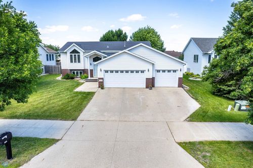 152 17th Ave W, West Fargo, ND, 58078-4208 | Card Image