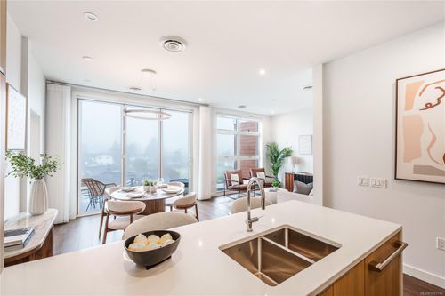 307-9570 5th St, Sidney, BC, V8L2W5 | Card Image