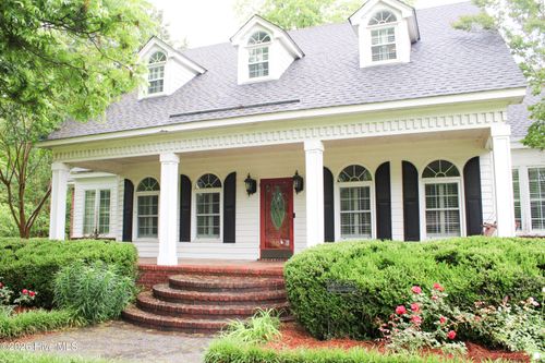 609 Robeson Ave, Lake Waccamaw, NC, 28450-2339 | Card Image