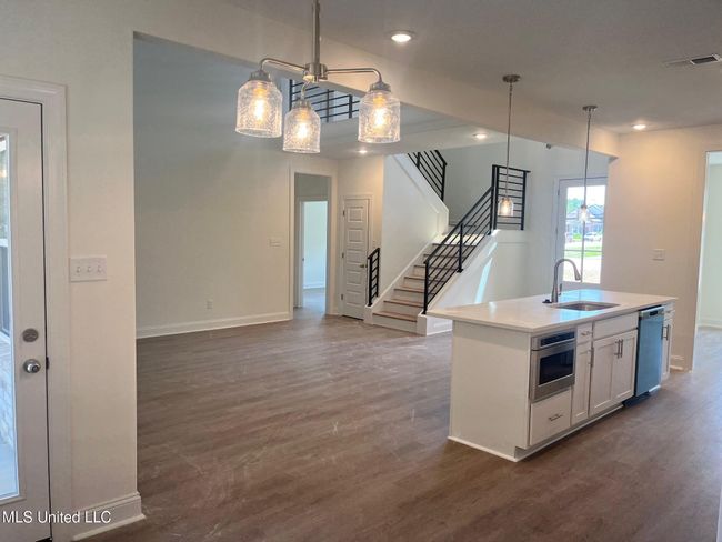 Open Floor Plan | Image 10