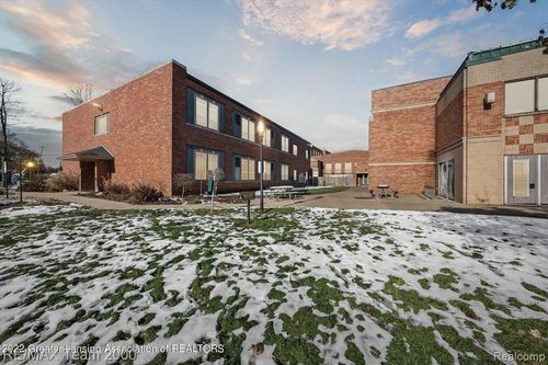 335-301-335 Horatio St, Charlotte, MI, 48813-1596 | Card Image