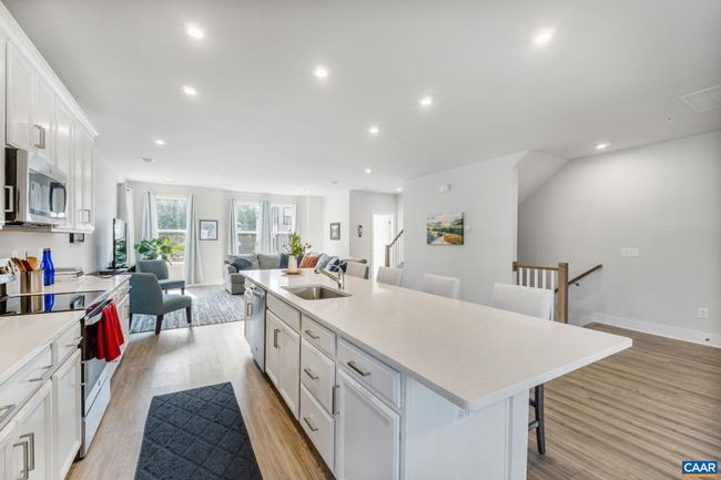 B - 802 Wesley Ln, Condo with 3 bedrooms, 3 bathrooms and null parking in CHARLOTTESVILLE VA | Image 7