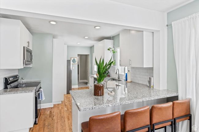 1870 E 3900 S, House other with 4 bedrooms, 3 bathrooms and 2 parking in Holladay UT | Image 14