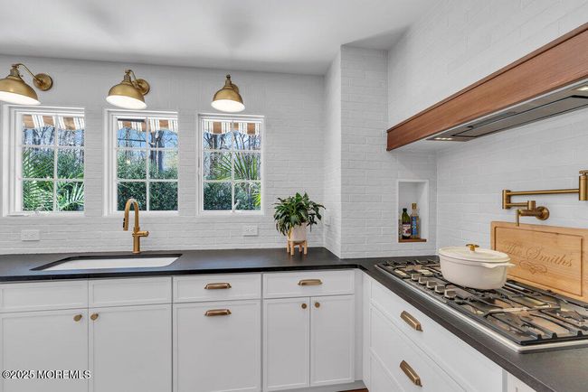 5-burner gas stovetop | Image 25