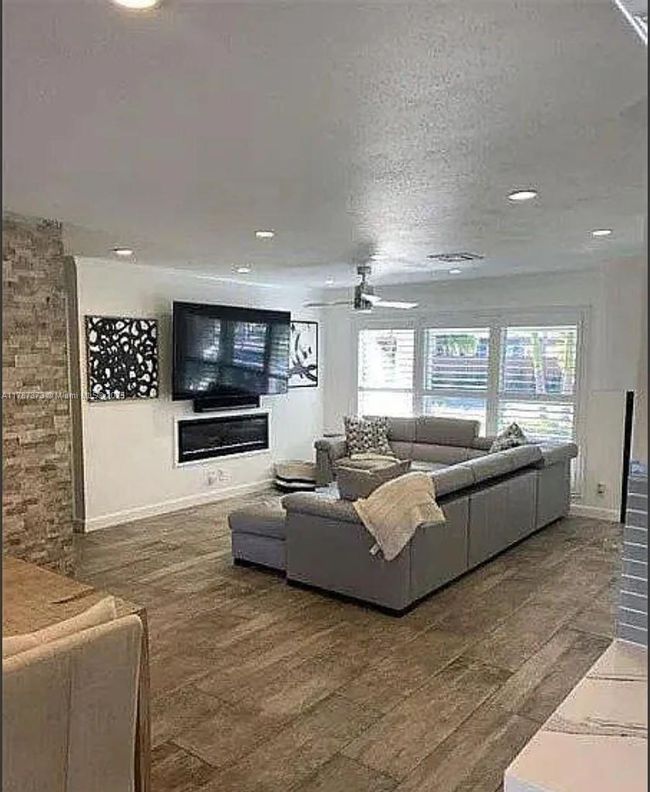 1614 Se 10 Th Ave, House other with 3 bedrooms, 2 bathrooms and null parking in Deerfield Beach FL | Image 4