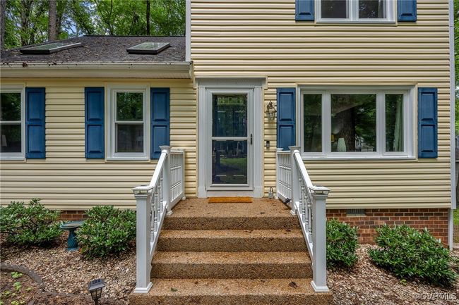 Property entrance featuring crawl space | Image 5