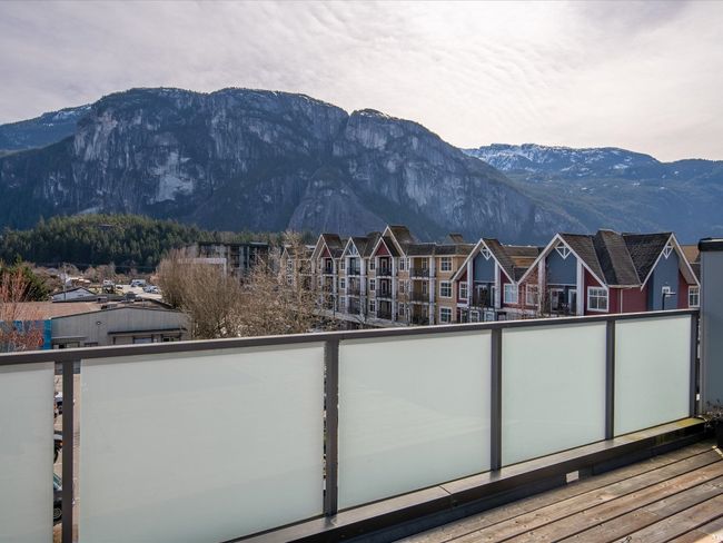 1287 Main Street, Home with 3 bedrooms, 2 bathrooms and 4 parking in Squamish BC | Image 5