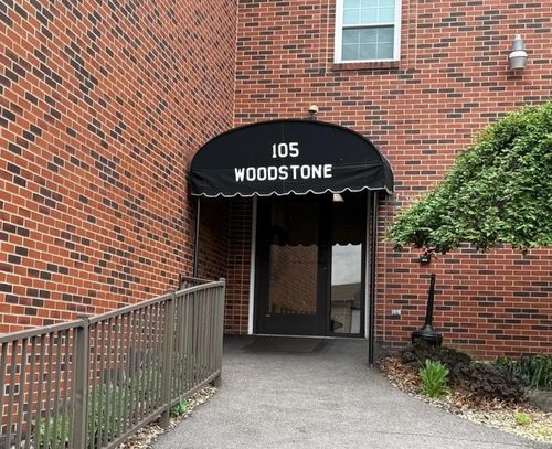 apt-61-105 Woodstone Ln, New Kensington, PA, 15068-4660 | Card Image