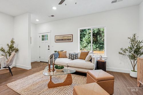 8287 W Latte Ln, Garden City, ID, 83714-1020 | Card Image