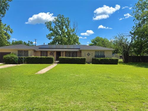 409 10th St, Nocona, TX, 76255-2936 | Card Image