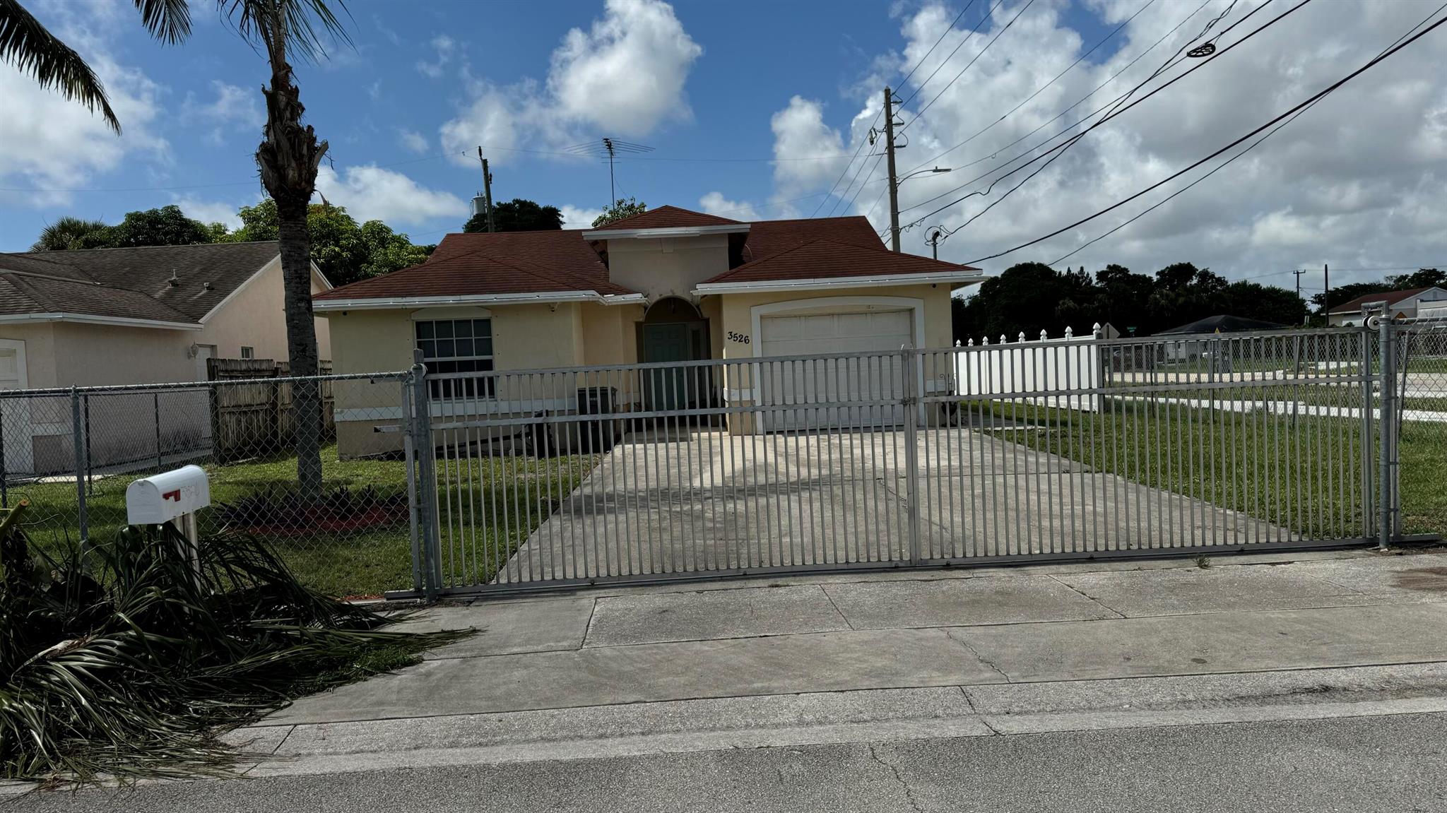 Hiawatha Ave, West Palm Beach, FL 33409