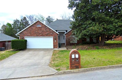 1826 N Glenbrook Pl, Fayetteville, AR, 72701-2886 | Card Image