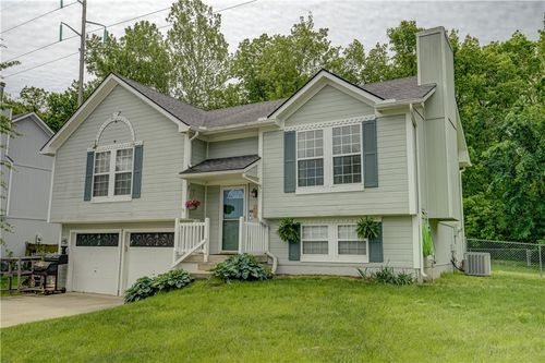 407 Sw 24th Ter, Oak Grove, MO, 64075-8379 | Card Image