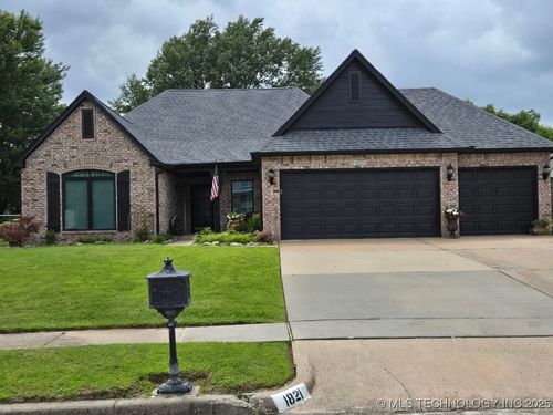 1821 W Lincoln St, Broken Arrow, OK, 74012-8509 | Card Image