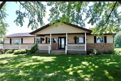 691 State Route 93 Nw, Sugarcreek, OH, 44681-7725 | Card Image