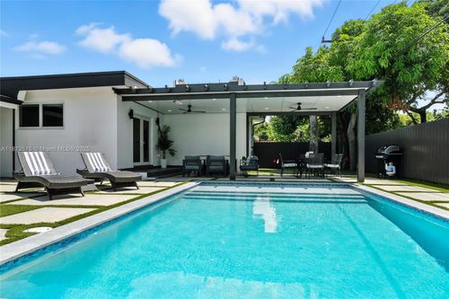 16830 Ne 6th Ct, North Miami Beach, FL, 33162-2412 | Card Image