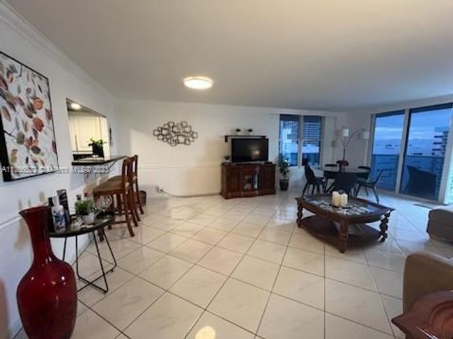 APT-1520 - 3800 S Ocean Dr, Condo with 2 bedrooms, 2 bathrooms and null parking in Hollywood FL | Image 7