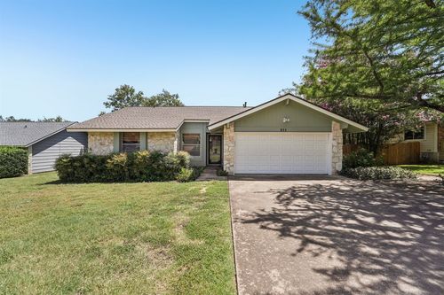 811 Powderhorn Dr, Round Rock, TX, 78681-2520 | Card Image