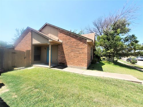4527 Chapman St, The Colony, TX, 75056-3118 | Card Image