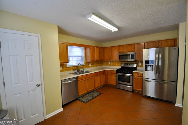 876 Claxton Dr Sw, House other with 3 bedrooms, 2 bathrooms and 2 parking in Mableton GA | Image 6