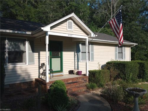 400 N Wyrick St, Gibsonville, NC, 27249-2561 | Card Image