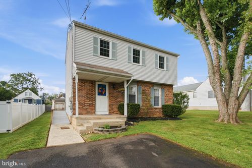 325 Cedar St, WARMINSTER, PA, 18974-4734 | Card Image