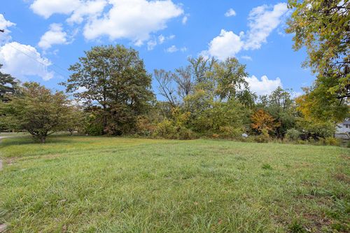 108 River Dr, Three Rivers, MI, 49093-1654 | Card Image