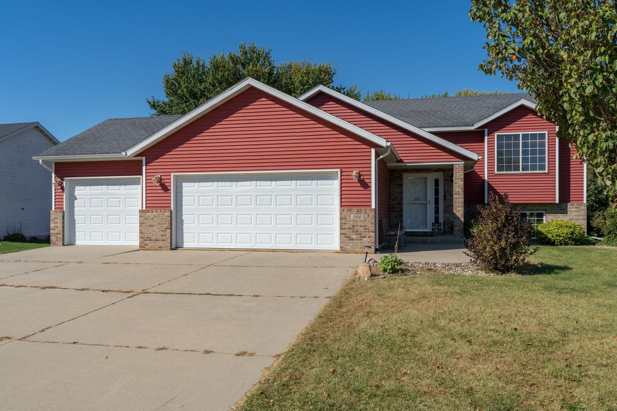 Linden St, Janesville, MN 56048