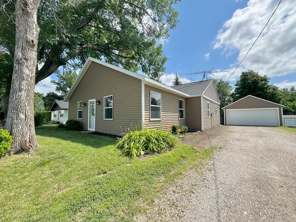 Theater Rd, Fort Dodge, IA 50501