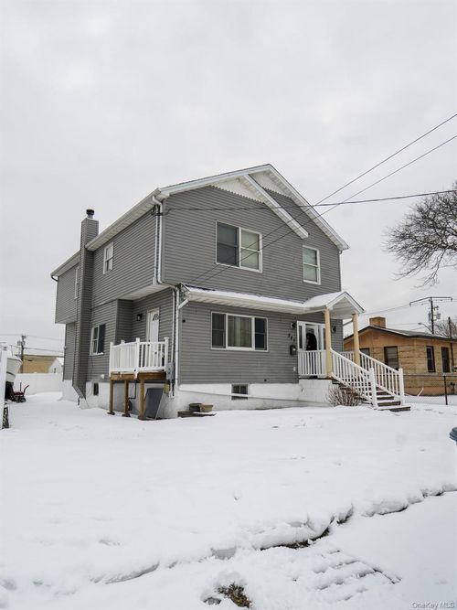 587 Miller Ave, Freeport, NY, 11520-6310 | Card Image