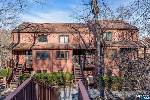 9 Village Way, Vernon, NJ, 07462-3183 | Card Image