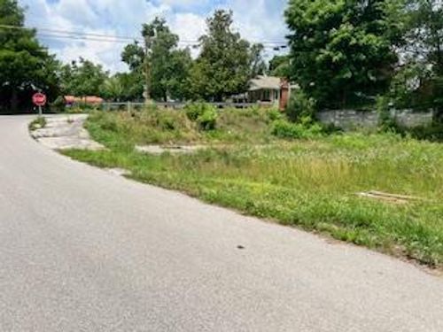 201 Zachary St, Livingston, TN, 38570-1557 | Card Image