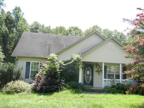 1590 Sunbridge Ct, Winston-Salem, NC, 27103-2808 | Card Image
