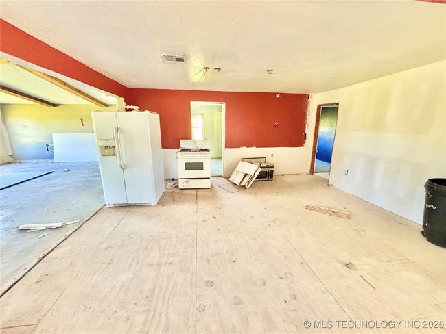 10054 W Perry Rd, House other with 3 bedrooms, 2 bathrooms and null parking in Stigler OK | Image 8
