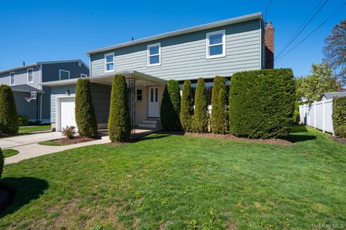 2386 Hampton Ave, Seaford, NY, 11783-3117 | Card Image