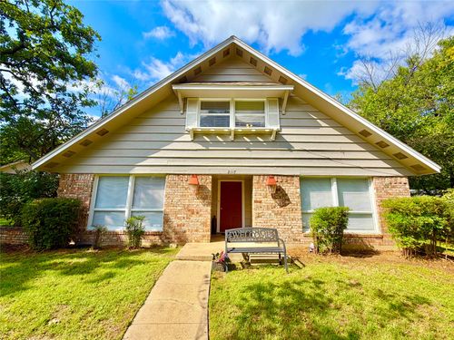 2117 Foxcroft Cir, Denton, TX, 76209-7811 | Card Image