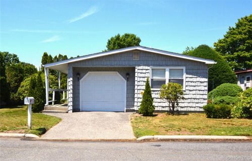 36 Village Cir E, Manorville, NY, 11949-9569 | Card Image
