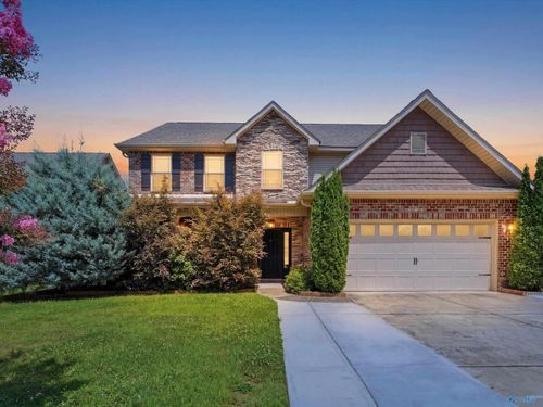 3011 Magnolia Leaf Cir Se, Owens Cross Roads, AL, 35763-8894 | Card Image