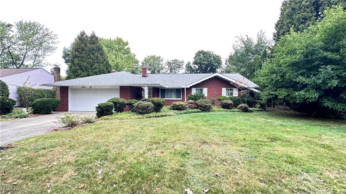 Radford Dr, Richmond Hts, OH 44143