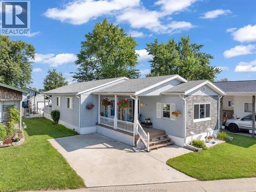 8 Maple Dr, Mcgregor, ON, N0R1J0 | Card Image