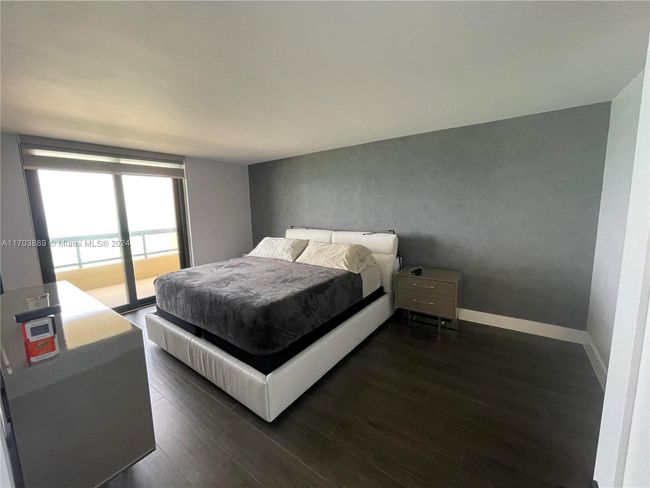 APT-1409 - 2555 Collins Ave, Condo with 2 bedrooms, 2 bathrooms and null parking in Miami Beach FL | Image 25
