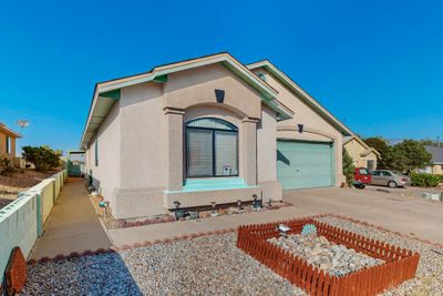 3815 Suntrail Road Nw, House other with 4 bedrooms, 2 bathrooms and null parking in Albuquerque NM | Image 2