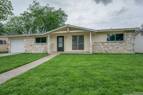 209 Ivy Ln, Universal City, TX, 78148-4118 | Card Image