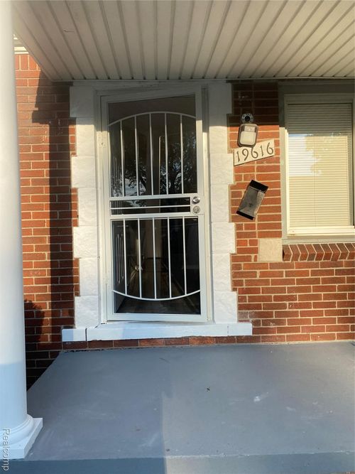 19616 Goulburn St, Detroit, MI, 48205-1675 | Card Image