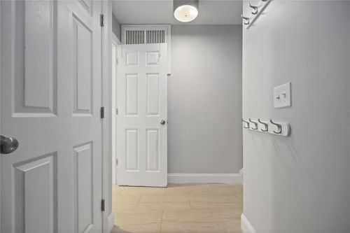 386 N Greeley Ave, Chappaqua, NY, 10514-2748 | Card Image