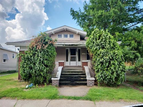 72 E Acton Ave, Wood River, IL, 62095-1951 | Card Image