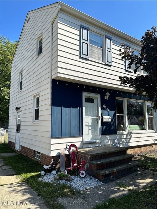 415 E 305th St, Willowick, OH, 44095-3743 | Card Image